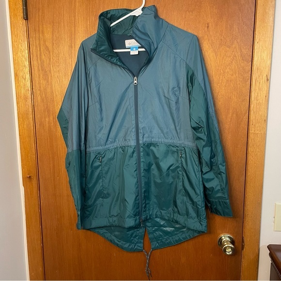 Columbia Jackets & Blazers - Columbia womans rain jacket size small green zip pockets extra length drawstring